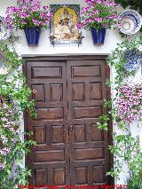 Casa de la Calle Pastora n 2. Azulejos y puerta