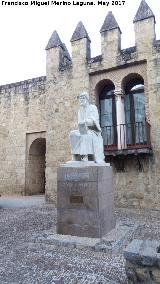 Muralla de la Calle Cairun. Balcn a la altura al Monumento a Averroes