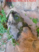 Eremitorio de la Cueva de las Cruces. Cazoletas con canalizaciones