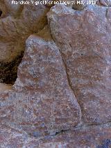 Eremitorio de la Cueva de las Cruces. Barras cruces y restos de grabados