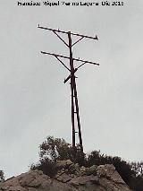 Valle del Hoyo. Restos de la antigua conduccin elctrica