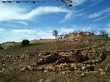 Ciudad Medieval de Alarcos. Murallas al fondo