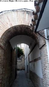 Calle de la Luna. Primeros arcos de la calle respecto a la plazoleta