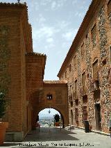 Santuario de la Fuensanta. Pasaje que une la iglesia con el convento