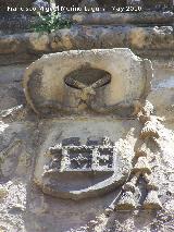 Iglesia de San Isidoro. Escudo de la portada derecha