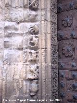 Iglesia de San Isidoro. Detalle de la portada izquierda