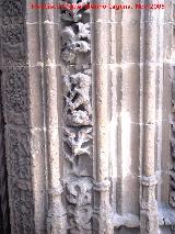 Iglesia de San Isidoro. Detalle de la portada izquierda