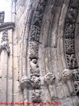 Iglesia de San Isidoro. Detalle de la portada izquierda