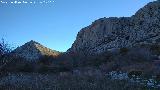 Mgina. Paredes de la ladera norte. Desde el Cordel de la Fuente del Espino