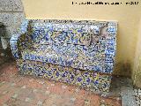 Palacio de los Condes de Castro Guimaraes. Banco de azulejos