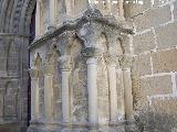 Iglesia de San Pablo. Portada de los Carpinteros. Columnas