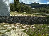 Ermita de los Ingenieros. Plataforma empedrada