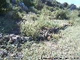 Oppidum de Giribaile. Muro por debajo de los acantilados de la cara norte