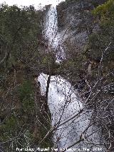 Cascada Segunda de la Osera. Al fondo la Cascada de la Osera