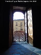 Catedral Nueva. Fachada Principal. Puerta de la derecha desde el interior