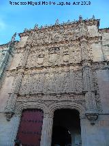 Escuelas Mayores. Fachada Rica. 