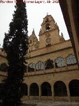 Escuelas Mayores. Patio. 