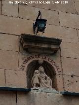 Iglesia de San Julin y Santa Basilisa. Hornacina de la Virgen de la Escuela