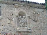 Convento de las Dueas. Escudos y hornacina lateral