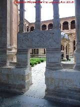 Convento de San Esteban. Claustro. Escudo