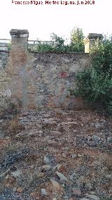 Cortijo La Sevilleja. Muro