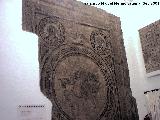 Alczar de los Reyes Catlicos. Eros y Psique encuadrados con los bustos de las cuatro estaciones III-IV d.C.