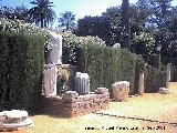 Alczar de los Reyes Catlicos. Restos de columnas romanas en los jardines