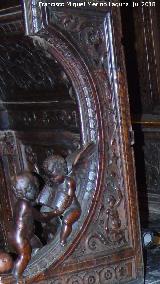 Catedral de Jan. Coro. Escaleras del Banco de los Caballeros de la Epstola. Relieve interno alto izquierdo