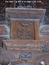 Catedral de Jan. Coro. tico floral de la Epstola. Pedestal derecho