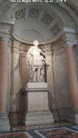 Palacio Real. Escalera Principal. Estatua de Carlos III