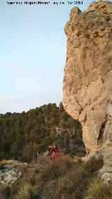 Estrecho de los Perales. Paredes rocosas del oeste