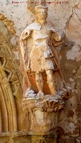 Monasterio de Piedra. Iglesia. Estatua derecha de la portada