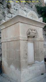 Castillo de Santa Brbara. Monumento a Don Flix Berenguer de Marquina. 