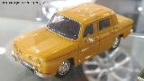 Renault 8. Miniatura en tienda de Jan