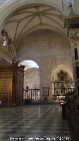 Catedral de Santa Mara. Imafronte. Pies del templo y la Puerta del Obispo