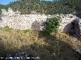 Muralla de la aldea medieval de La Espinareda. Adarve y almenas