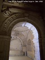 La Mota. Iglesia Mayor Abacial. Baptisterio. Desde la nave central