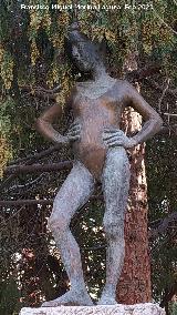 Monumento a las Mujeres J�venes del Siglo XXI. Estatua