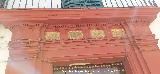 Casa de la Calle Dom�nguez de la Haza n� 15. Dintel con escudos