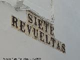 Calle Siete Revueltas. Nombre en azulejos