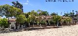 Aldea El Centenillo. Casas t�picas con jard�n delantero