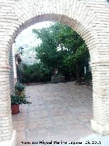 Fuente de la Iglesia. Arco con la fuente al fondo