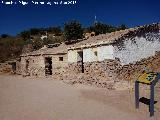 Oppidum del Cerro de la Cruz. Casas iberas reconstruidas