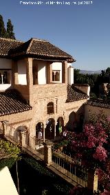 Generalife. Patio de la Acequia. Torre mirador de entrada al patio