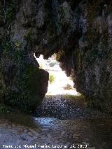 Balneario de Alicn de las Torres. Paso a travs del Acueducto del Toril