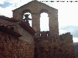 Ermita de la Virgen de la Zarza. Espadaa en la muralla