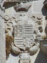 Iglesia de Santa Mara. Escudo izquierdo. Escudo del Conde