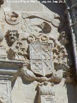Iglesia de Santa Mara. Escudo derecho. Escudo del Obispo Mendoza