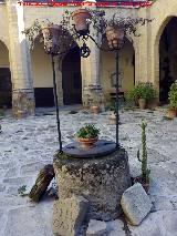 Catedral de Baeza. Claustro. Pozo