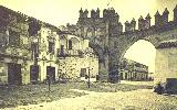 Arco de Villalar y Puerta de Jan. Foto antigua